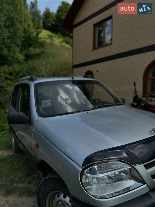 Chevrolet Niva 2005
