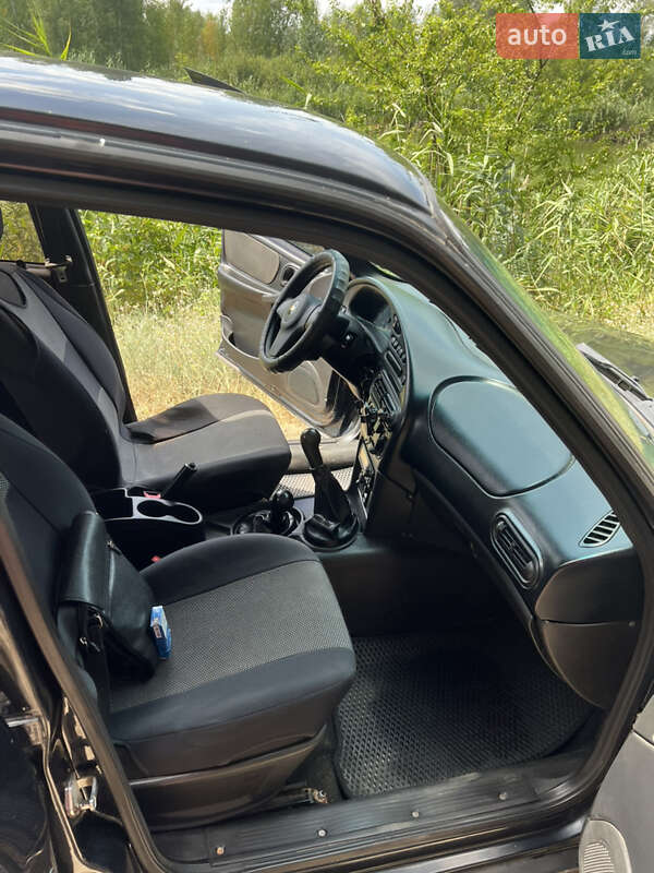 Позашляховик / Кросовер Chevrolet Niva 2015 в Смілі