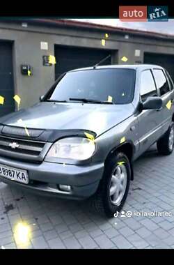 Внедорожник / Кроссовер Chevrolet Niva 2004 в Коломые