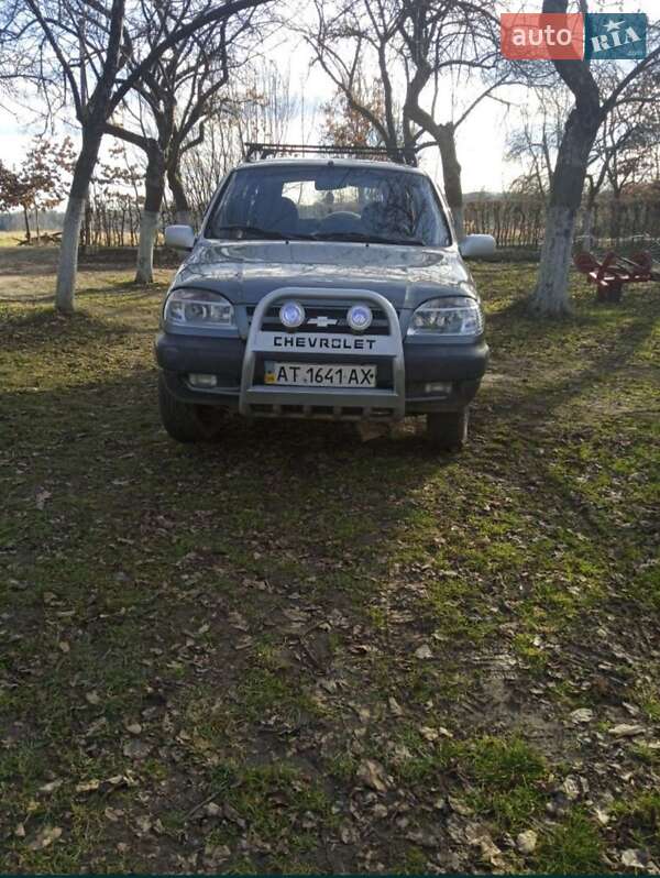 Chevrolet Niva 2004