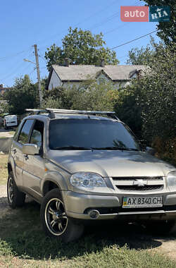 Внедорожник / Кроссовер Chevrolet Niva 2010 в Харькове