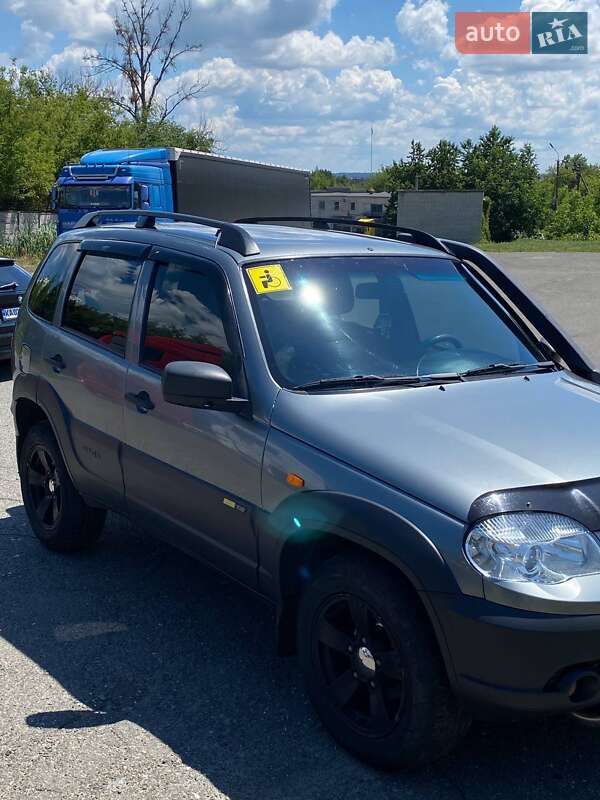 Внедорожник / Кроссовер Chevrolet Niva 2016 в Городище