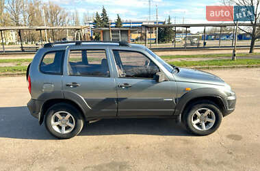 Внедорожник / Кроссовер Chevrolet Niva 2010 в Славянске