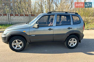 Внедорожник / Кроссовер Chevrolet Niva 2010 в Славянске