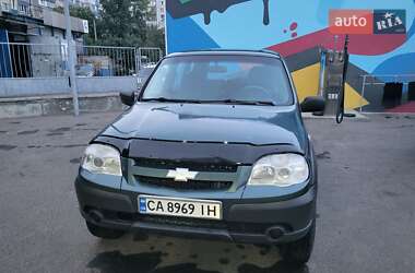 Внедорожник / Кроссовер Chevrolet Niva 2012 в 