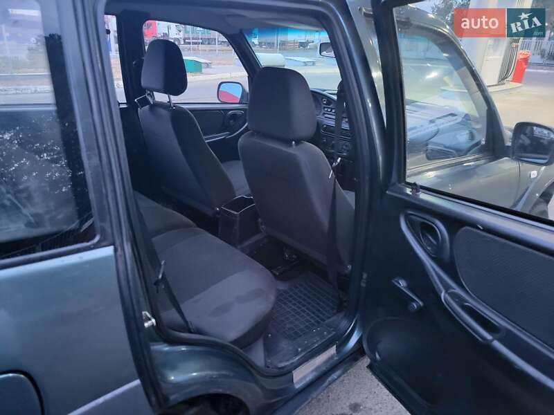 Позашляховик / Кросовер Chevrolet Niva 2012 в Черкасах