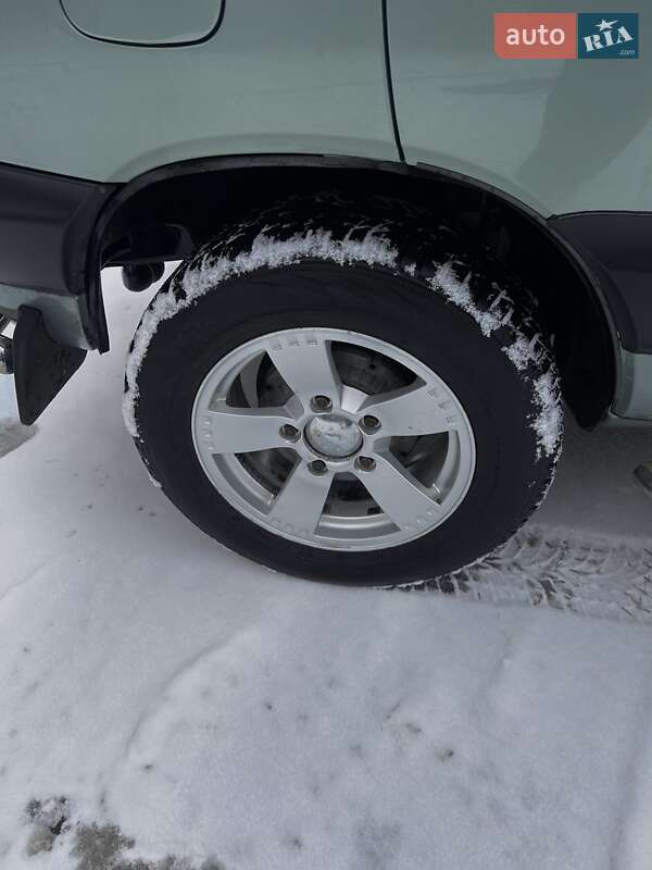 Внедорожник / Кроссовер Chevrolet Niva 2008 в Звягеле