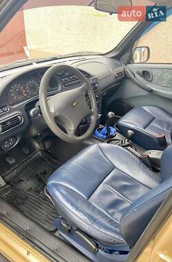 Позашляховик / Кросовер Chevrolet Niva 2004 в 