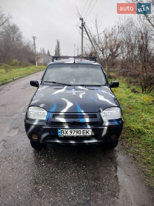 Внедорожник / Кроссовер Chevrolet Niva 2005 в 