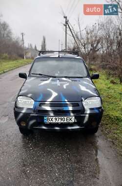 Внедорожник / Кроссовер Chevrolet Niva 2005 в 