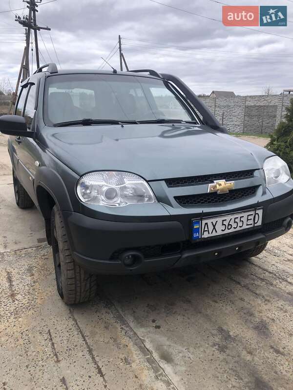 Внедорожник / Кроссовер Chevrolet Niva 2016 в Изюме