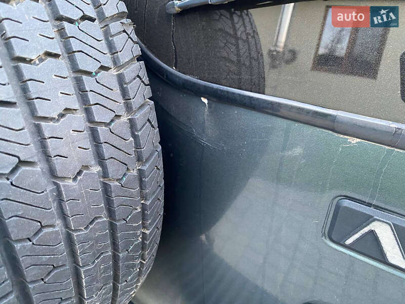 Внедорожник / Кроссовер Chevrolet Niva 2012 в Голованевске