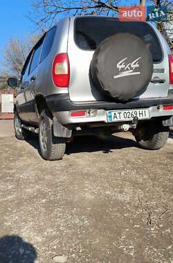 Внедорожник / Кроссовер Chevrolet Niva 2004 в 