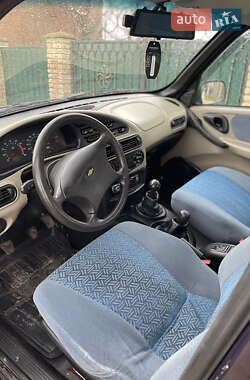 Позашляховик / Кросовер Chevrolet Niva 2005 в 