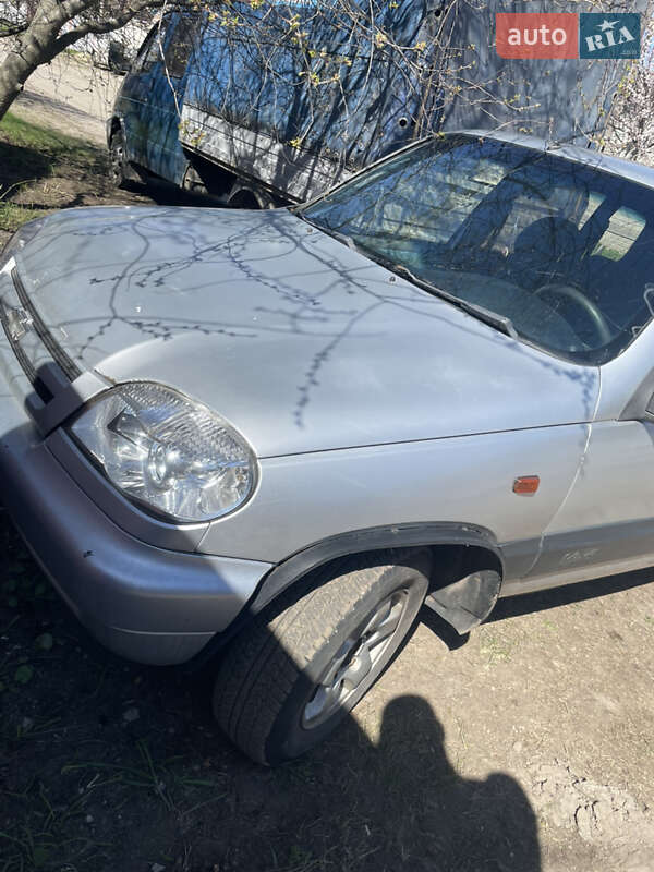 Позашляховик / Кросовер Chevrolet Niva 2004 в Кривому Розі
