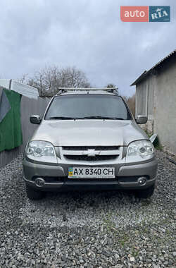 Внедорожник / Кроссовер Chevrolet Niva 2010 в 