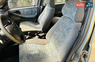 Внедорожник / Кроссовер Chevrolet Niva 2005 в 