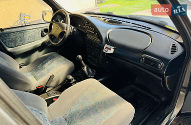 Внедорожник / Кроссовер Chevrolet Niva 2005 в 