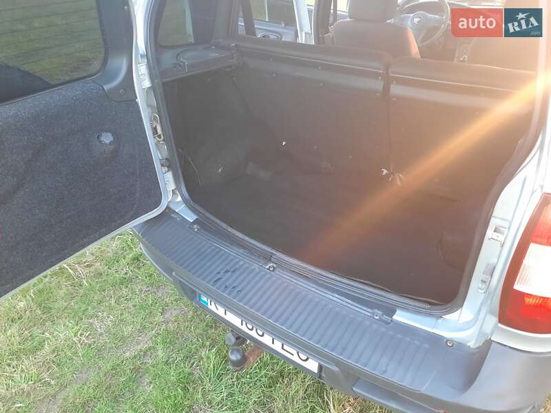 Внедорожник / Кроссовер Chevrolet Niva 2011 в Згуровке