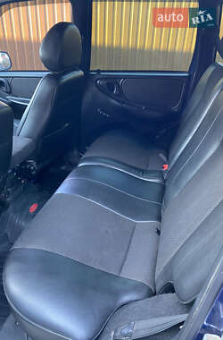 Позашляховик / Кросовер Chevrolet Niva 2008 в 