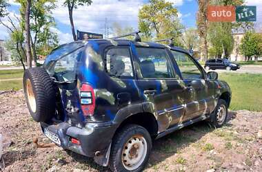 Внедорожник / Кроссовер Chevrolet Niva 2005 в 