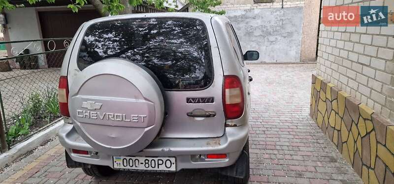 Позашляховик / Кросовер Chevrolet Niva 2004 в 