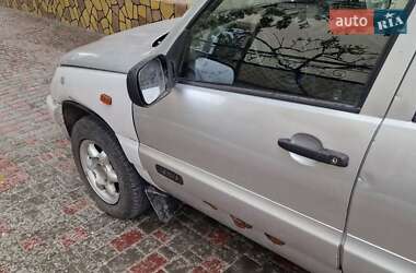 Позашляховик / Кросовер Chevrolet Niva 2004 в 