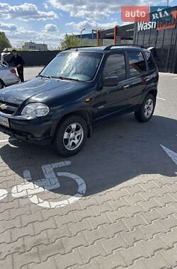 Позашляховик / Кросовер Chevrolet Niva 2010 в 