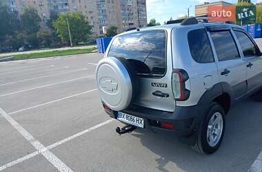 Позашляховик / Кросовер Chevrolet Niva 2015 в 