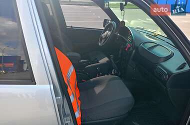 Позашляховик / Кросовер Chevrolet Niva 2015 в 