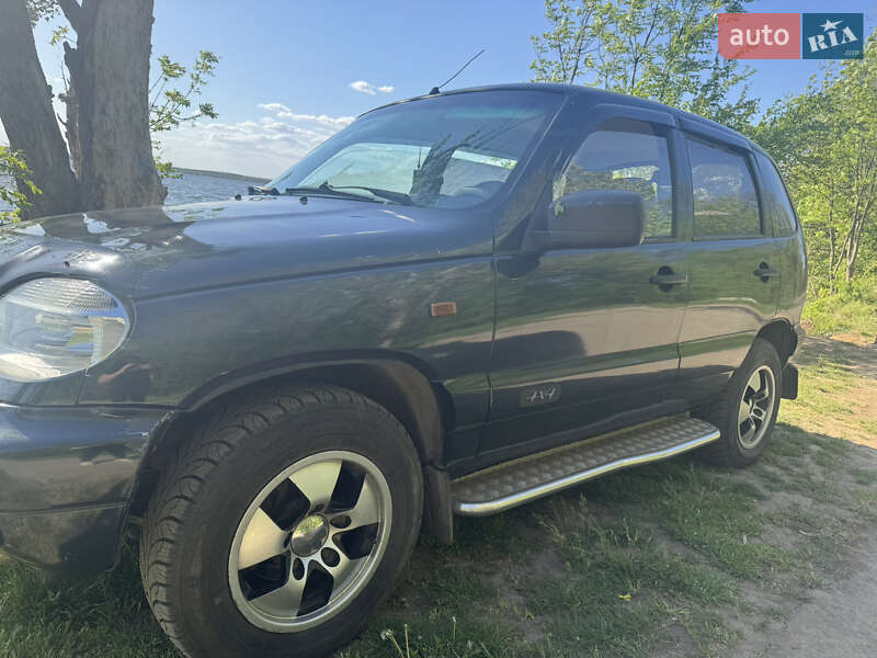 Внедорожник / Кроссовер Chevrolet Niva 2005 в Кривом Роге