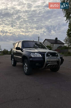 Позашляховик / Кросовер Chevrolet Niva 2004 в Глухові
