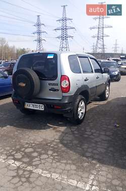 Внедорожник / Кроссовер Chevrolet Niva 2013 в 