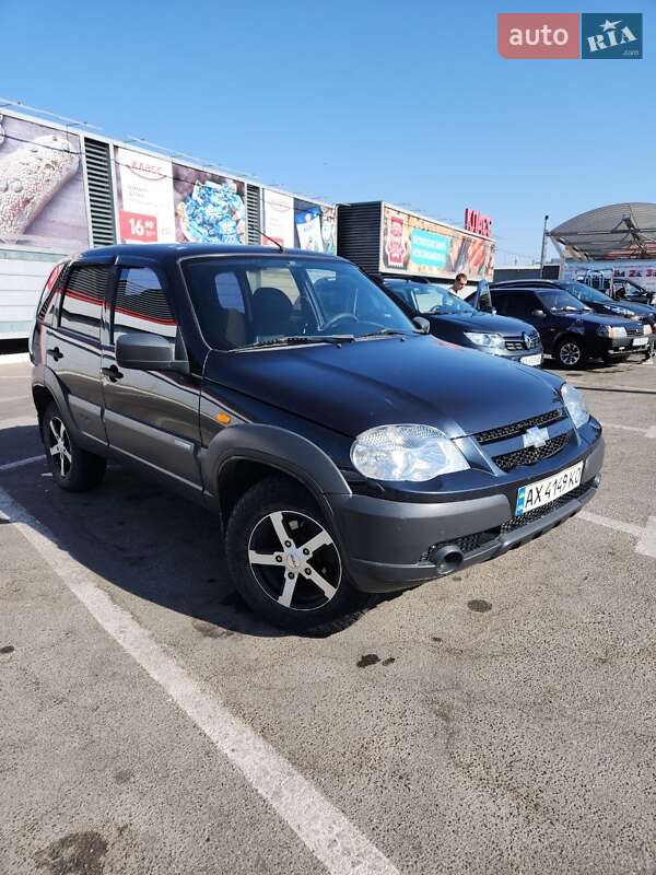 Позашляховик / Кросовер Chevrolet Niva 2010 в 
