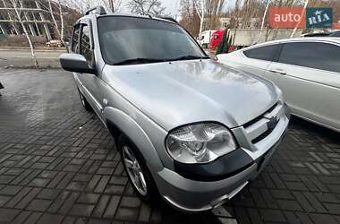 Внедорожник / Кроссовер Chevrolet Niva 2013 в 