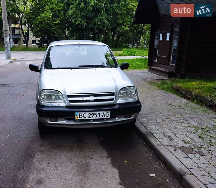 Позашляховик / Кросовер Chevrolet Niva 2004 в Львові