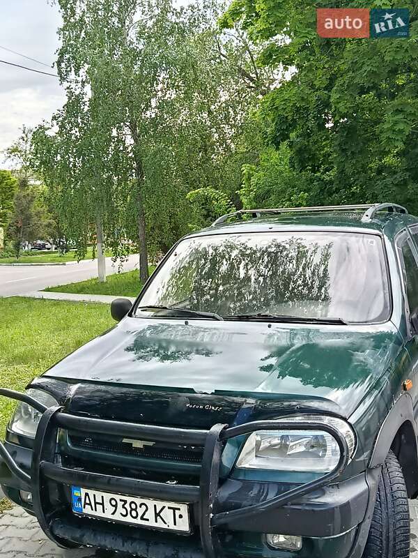 Внедорожник / Кроссовер Chevrolet Niva 2003 в Ладыжине