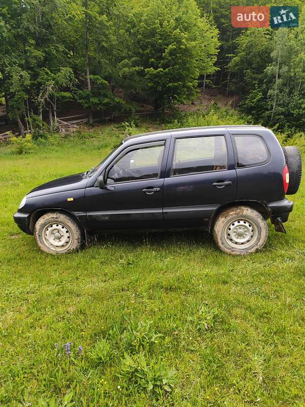 Позашляховик / Кросовер Chevrolet Niva 2004 в Косові