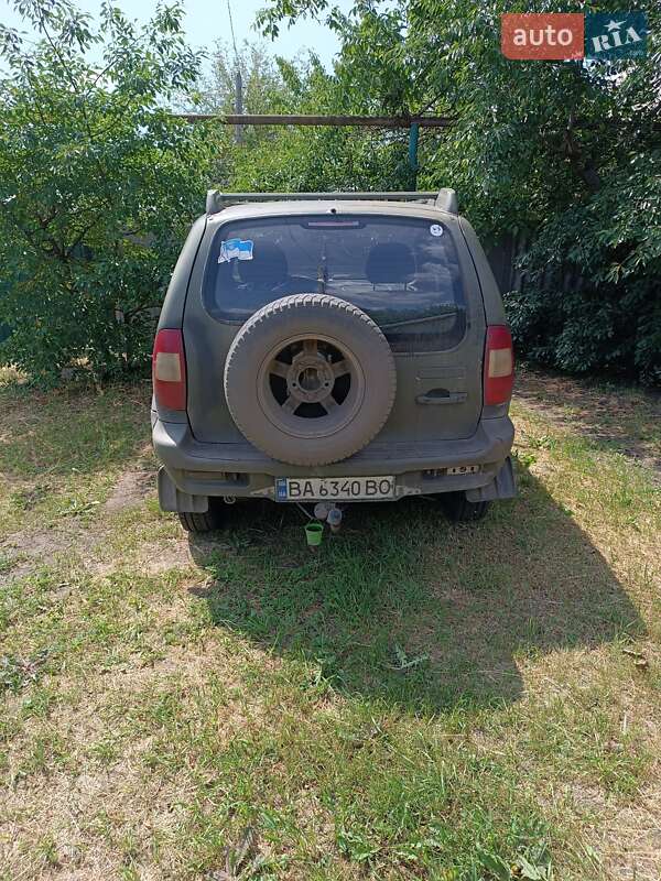 Внедорожник / Кроссовер Chevrolet Niva 2004 в Славянске