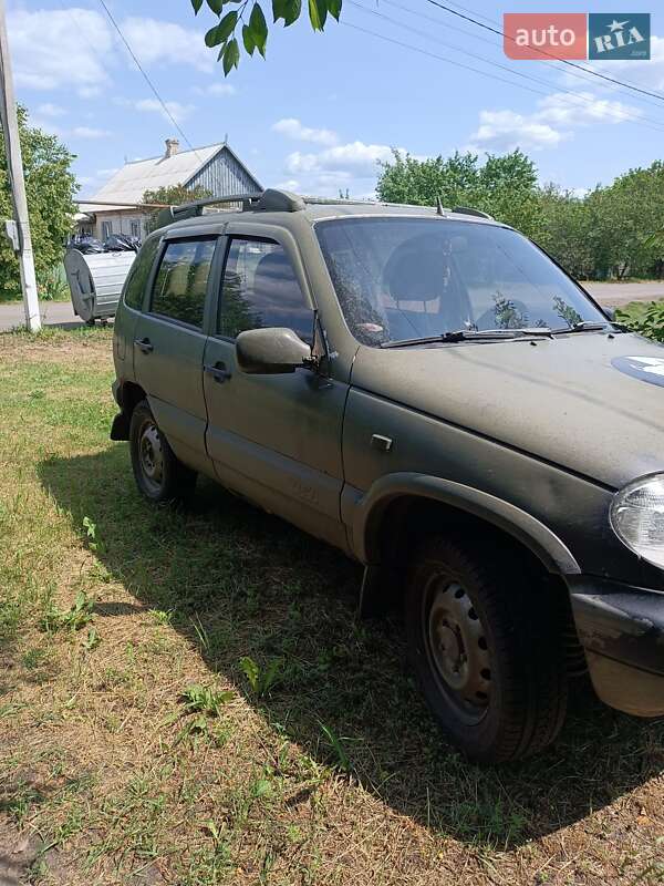 Внедорожник / Кроссовер Chevrolet Niva 2004 в Славянске