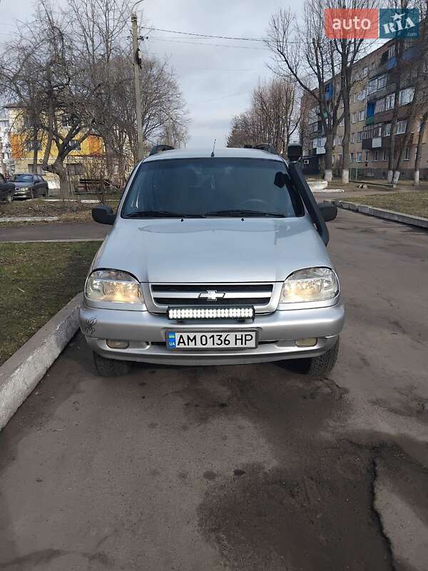 Позашляховик / Кросовер Chevrolet Niva 2007 в 