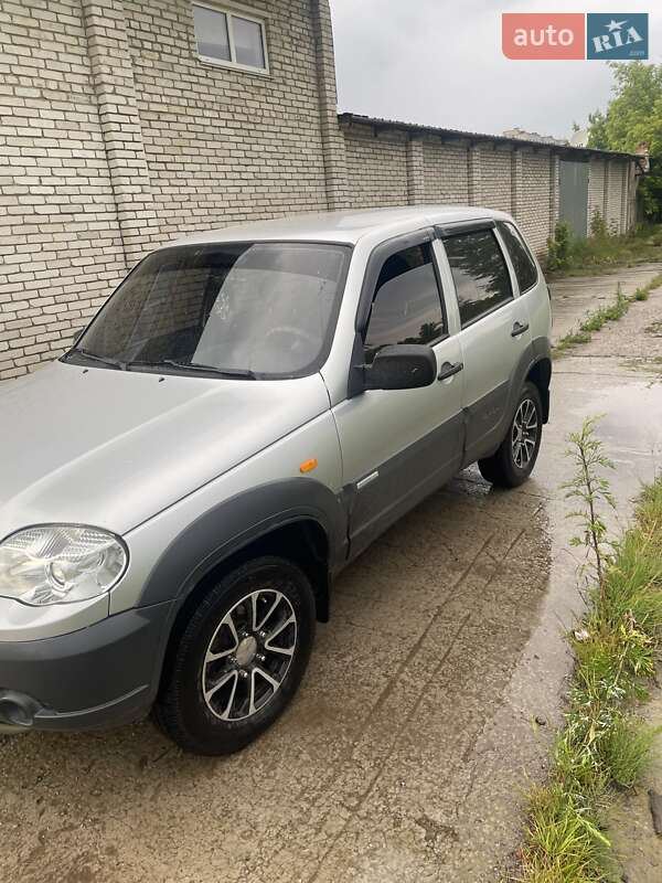 Внедорожник / Кроссовер Chevrolet Niva 2011 в Шостке фото 2 Внедорожник / Кроссовер Chevrolet Niva 2011 в Шостке