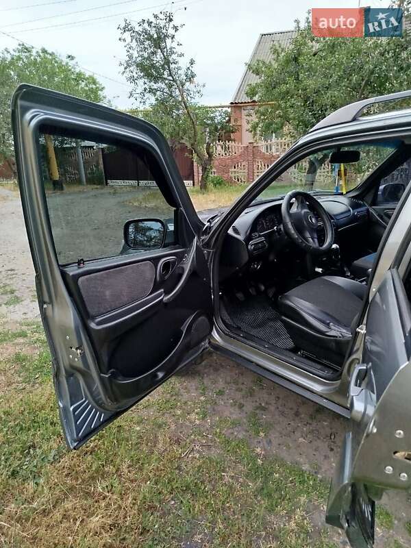Внедорожник / Кроссовер Chevrolet Niva 2011 в Кривом Роге