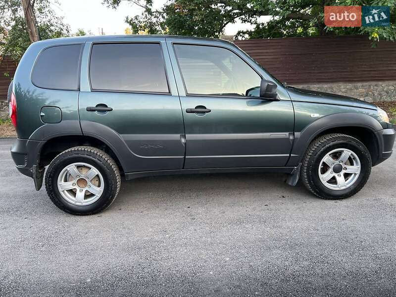 Позашляховик / Кросовер Chevrolet Niva 2019 в Дніпрі