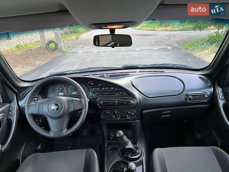 Позашляховик / Кросовер Chevrolet Niva 2019 в Дніпрі