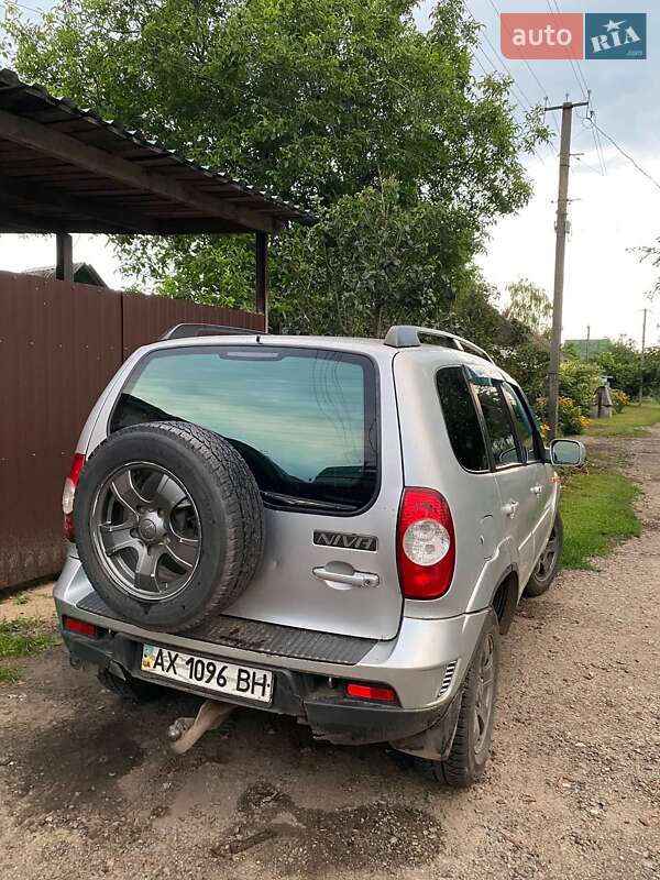 Позашляховик / Кросовер Chevrolet Niva 2010 в Харкові