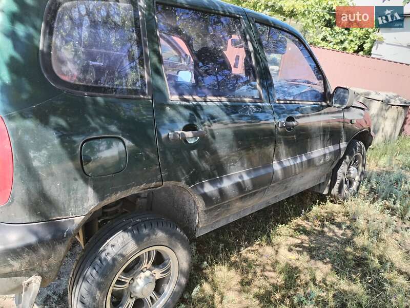 Позашляховик / Кросовер Chevrolet Niva 2005 в Зміїві