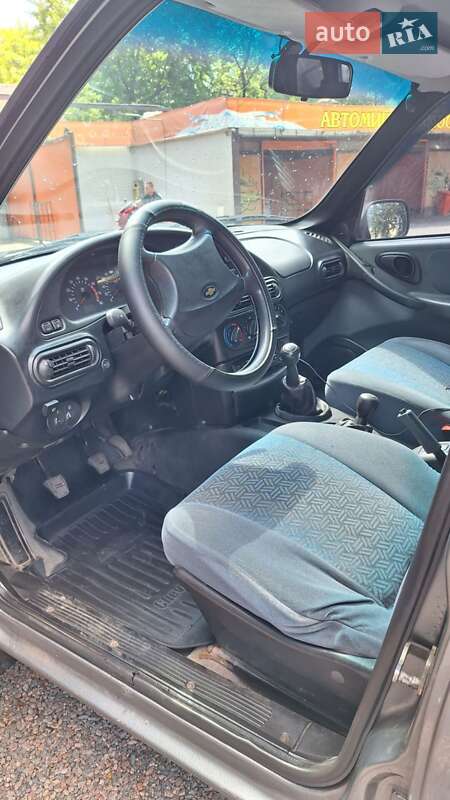 Позашляховик / Кросовер Chevrolet Niva 2004 в Черкасах