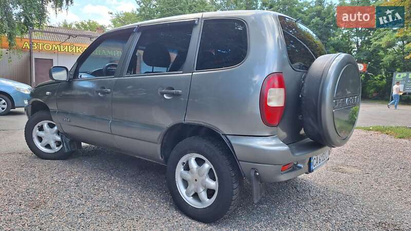 Позашляховик / Кросовер Chevrolet Niva 2004 в Черкасах