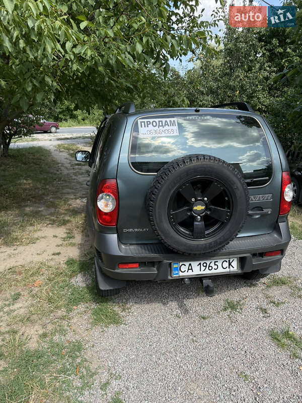 Позашляховик / Кросовер Chevrolet Niva 2016 в Каневі